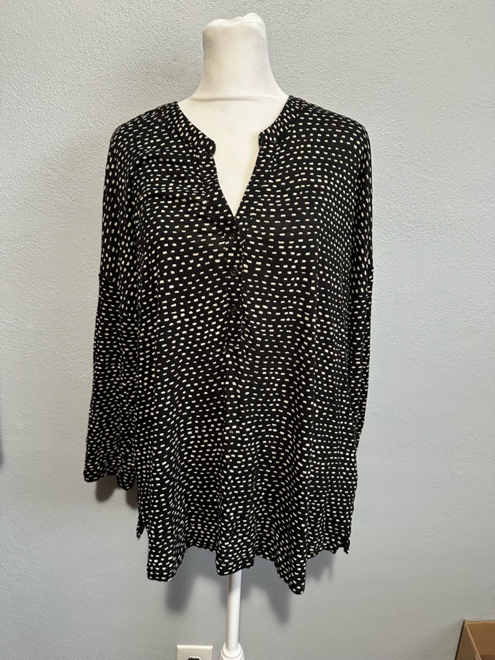 Lucky Brand Black Blouse with Cream Dot Pattern size XL
